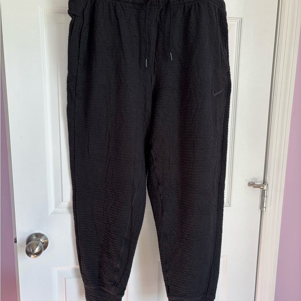 Nike Men's Textured Black Joggers